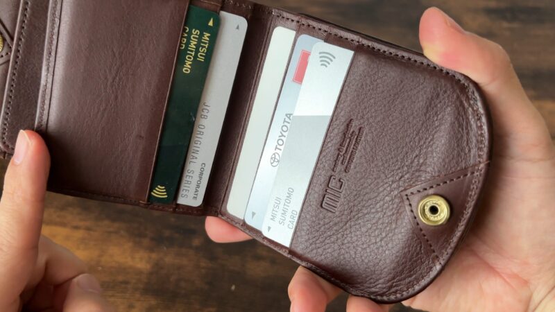 ヒップポケット革財布（小銭入れ付き）のカードポケット①