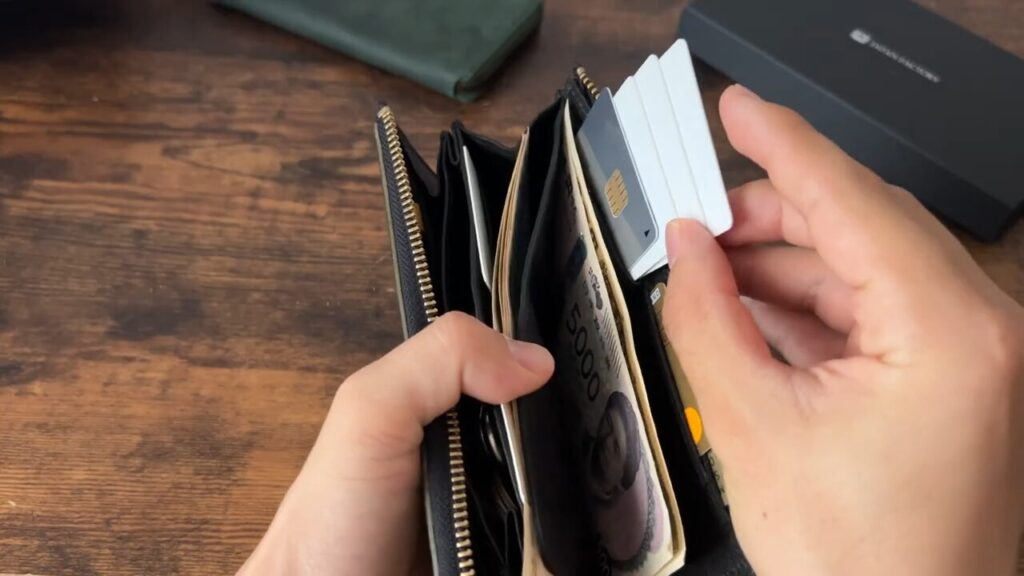 TIDY2.0MANOのまとめてカードを入れることができるポケット