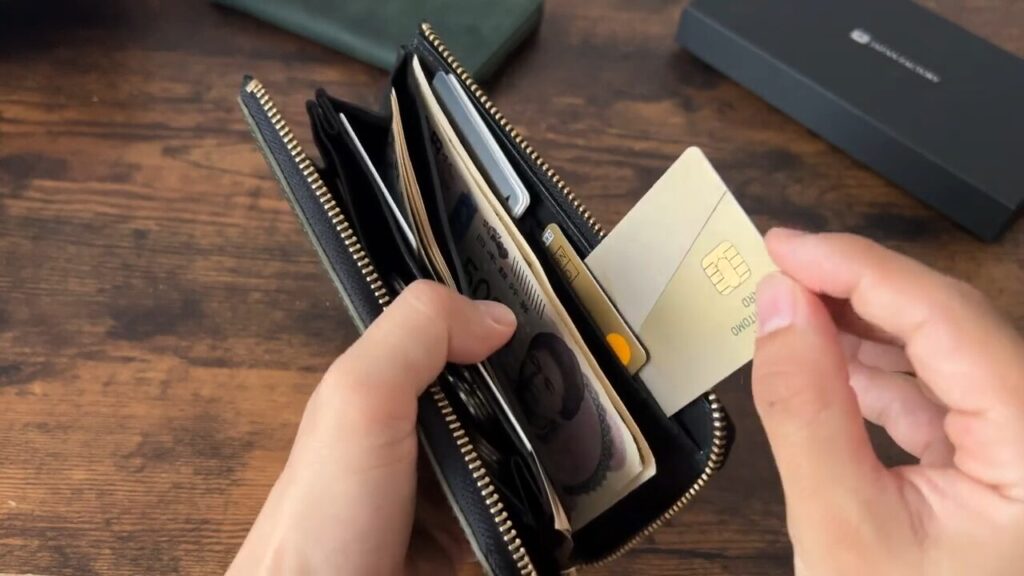 TIDY2.0MANOの左右の独立カードポケット