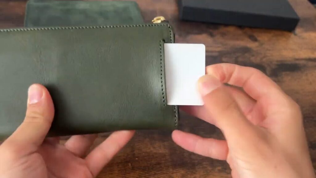 TIDY2.0MANOの外側のカードポケット（IC用）