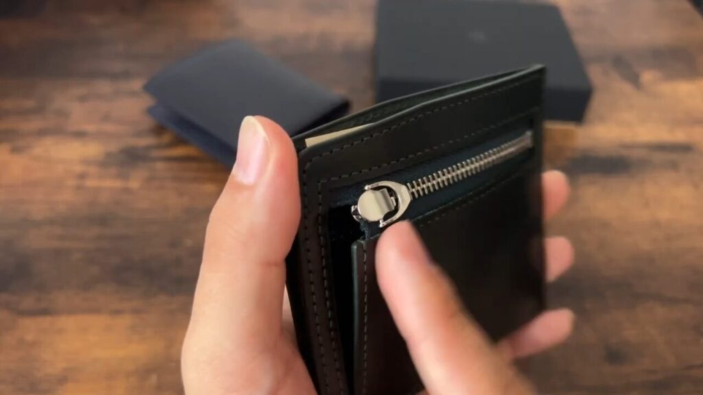 BRUSH(ブラッシュ)のFeather(フェザー)のファスナー引き手