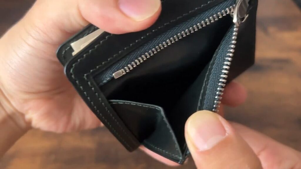 BRUSH(ブラッシュ)のFeather(フェザー)の小銭入れのマチ