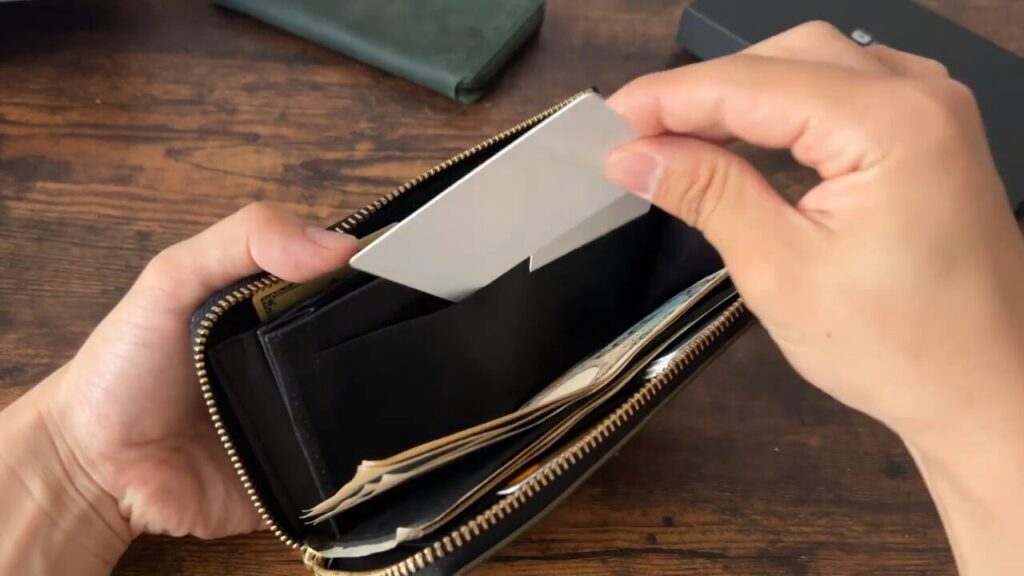 TIDY2.0MANOの中央のカードポケット