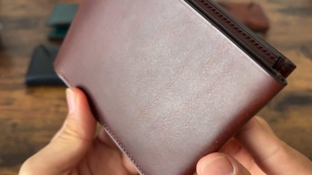 Lutece（リュテス）の二つ折り財布のミネルバリスシオの質感