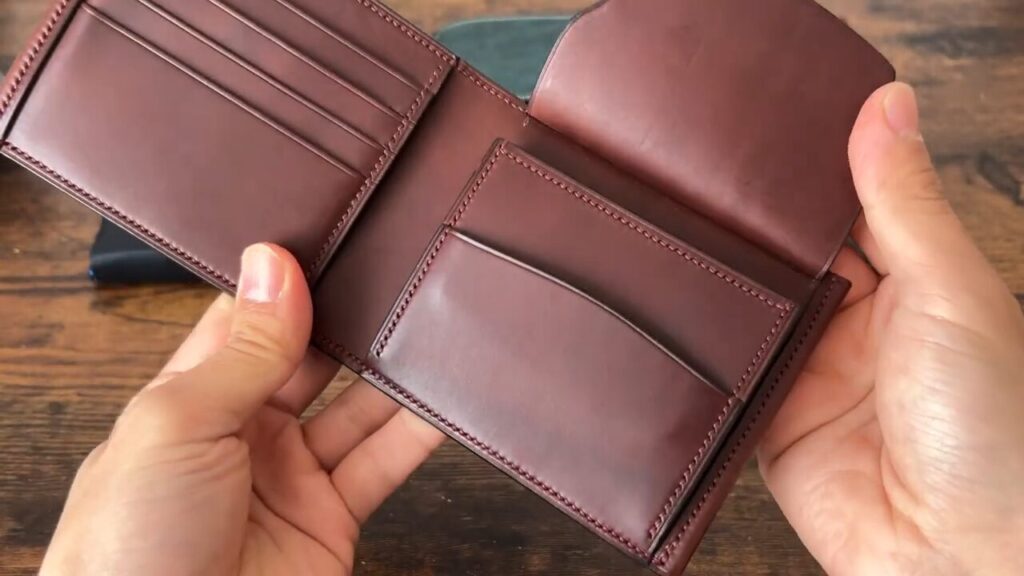 Lutece（リュテス）の二つ折り財布の小銭入れの内側