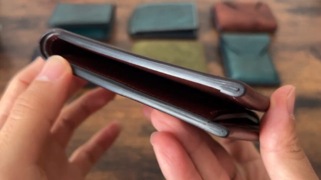 Lutece（リュテス）の二つ折り財布のコバ