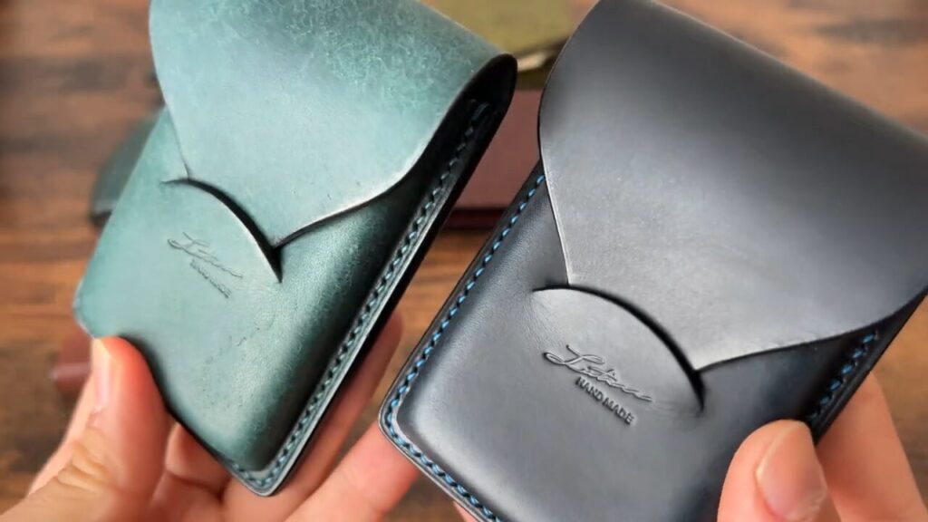 Lutece（リュテス）の縦型名刺入れの外観