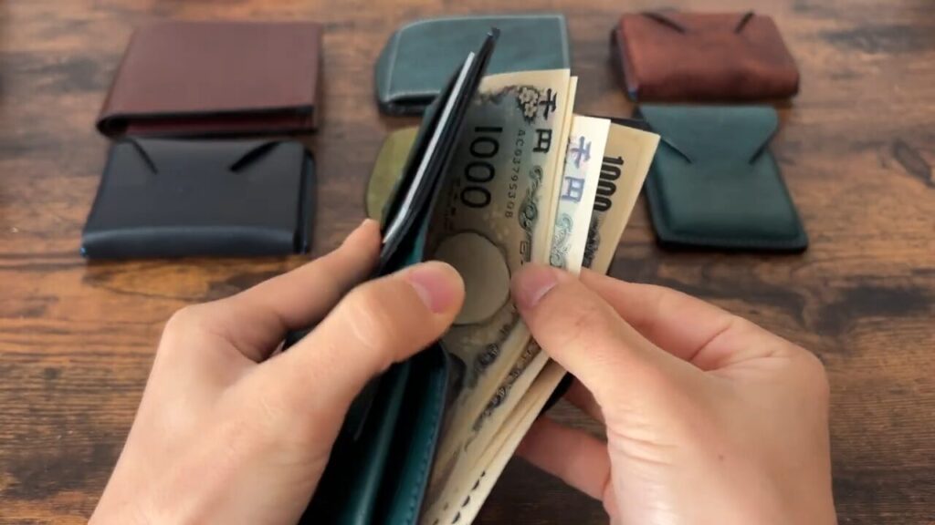 Lutece（リュテス）のSpina（スピナ）の札入れ