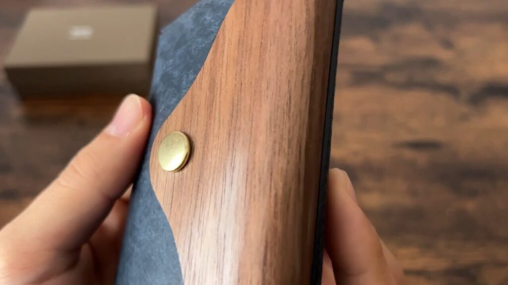 VARCO(ヴァーコ) パルムウォレットの木製素材部分の画像