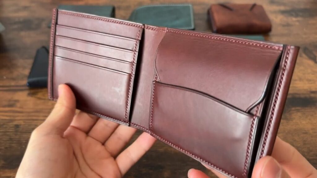 Lutece（リュテス）の二つ折り財布の内装