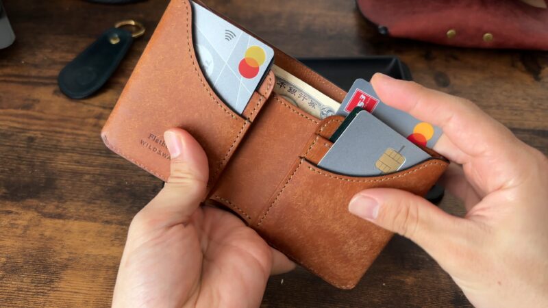 ホールドウォレットのアオリポケット