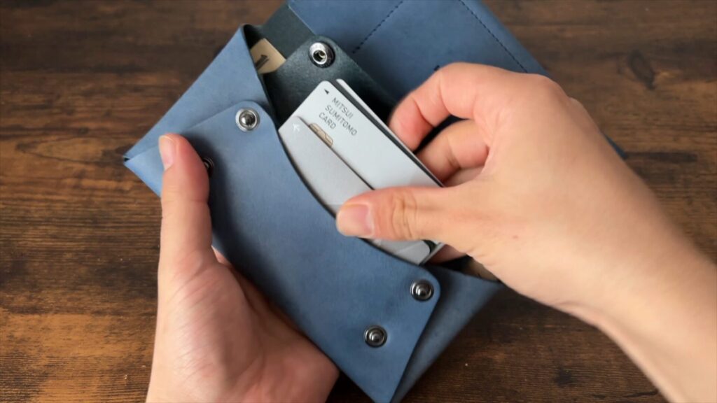 ファブリックの長財布のカードポケット