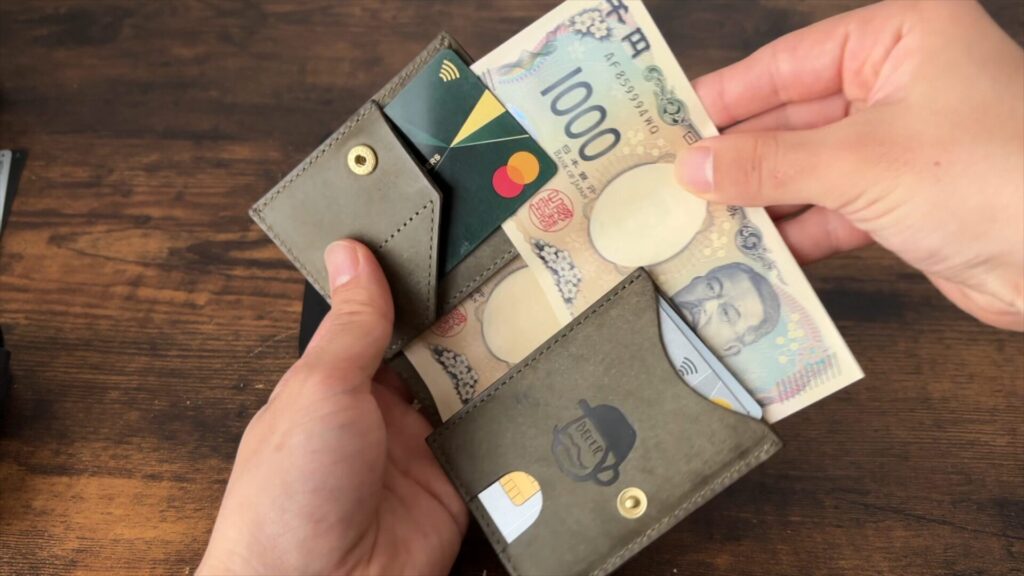 ビアベリーのハッチバックスリムの札入れ