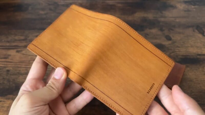 kissora(キソラ)サビアシリーズ二つ折り財布の稔引き