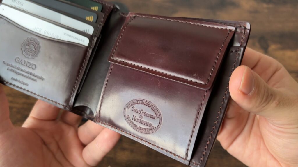 ガンゾ シェルコードバン2の二つ折り財布の内側の経年変化