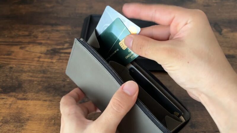 イルモードエアの縦向きカードポケット