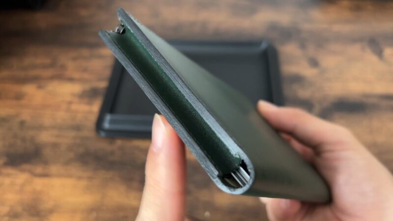 SYRINX（シュリンクス）Hitoe® L-zip L（ヒトエ エルジップ エル）のコバ