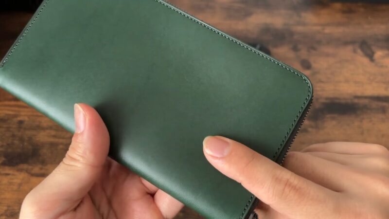 SYRINX（シュリンクス）Hitoe® L-zip L（ヒトエ エルジップ エル）の革質