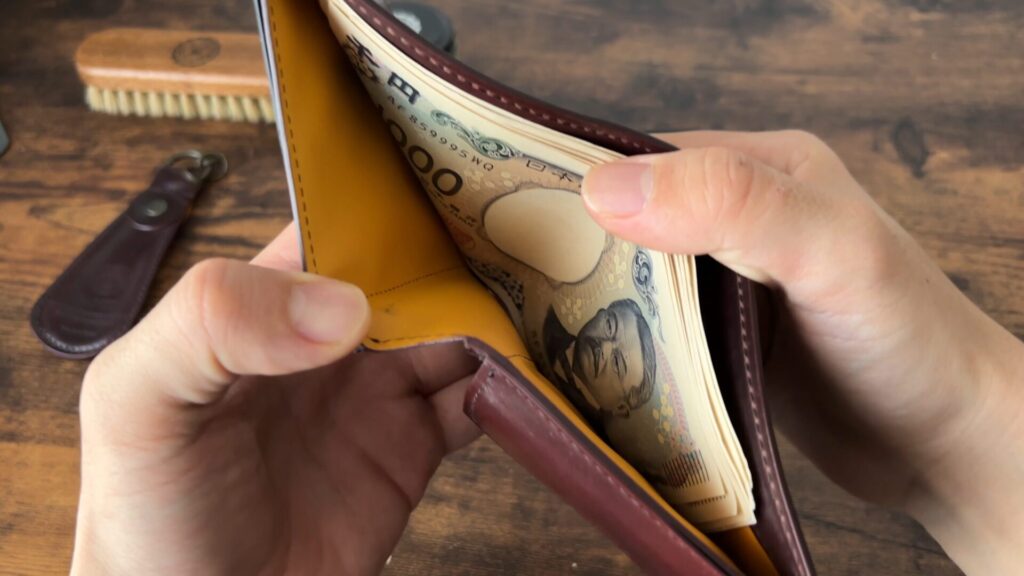 ガンゾ シェルコードバン2の二つ折り財布の札入れ