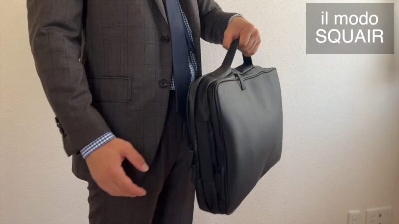 ステータシーのリュックのスーツ着用画像