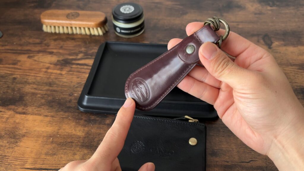 ガンゾ シェルコードバン2 シューホーンキーホルダーの裏側