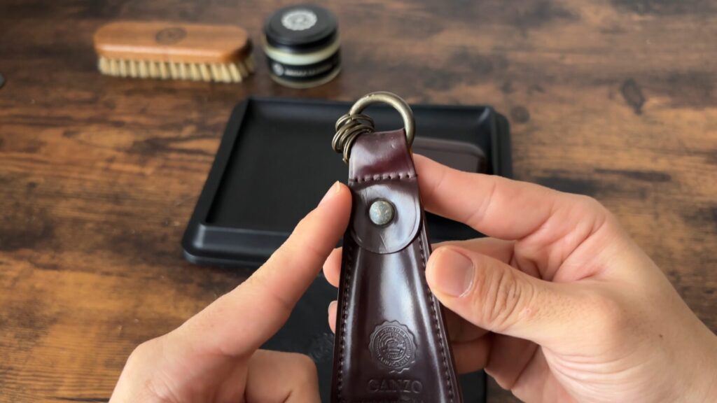 ガンゾ シェルコードバン2 シューホーンキーホルダーのホルダー部分