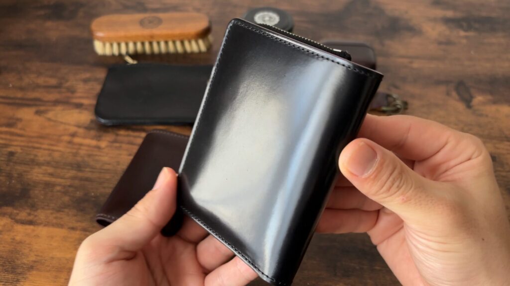 ガンゾ コードバンRC Lファスナー二つ折り財布のカードがない方の外装