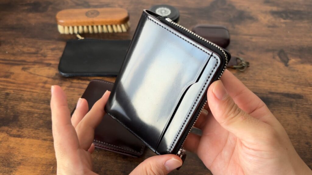 ガンゾ コードバンRC Lファスナー二つ折り財布のカードポケット側外装