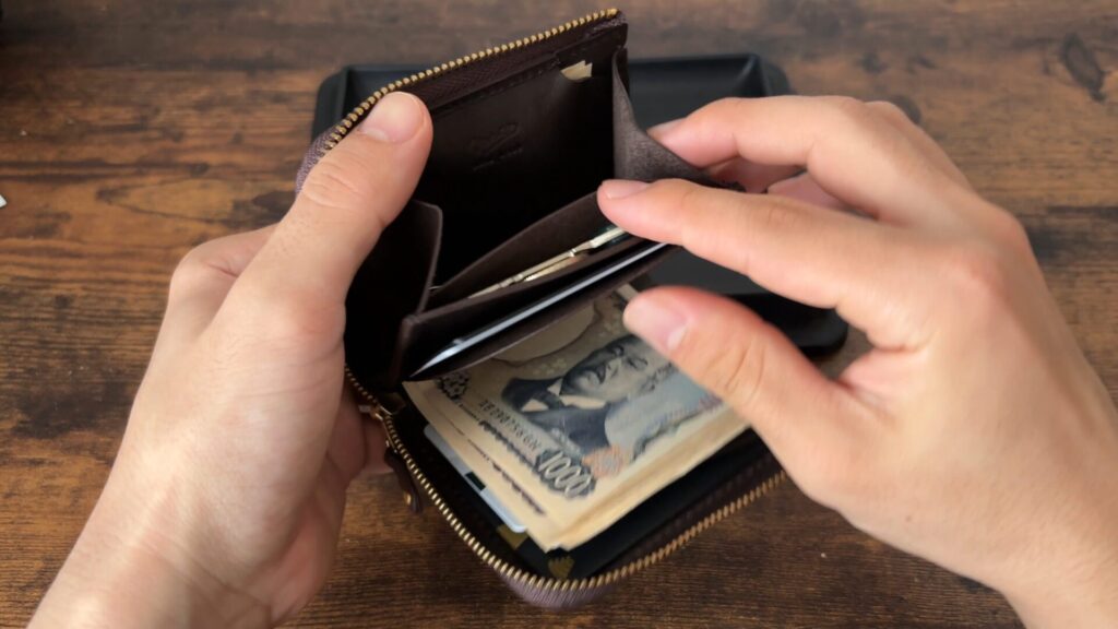 コンパクトウォレットNEの小銭入れの仕切り