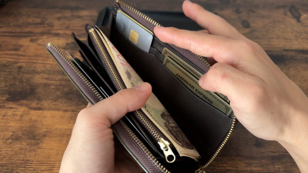 LジップウォレットNEのカードポケット