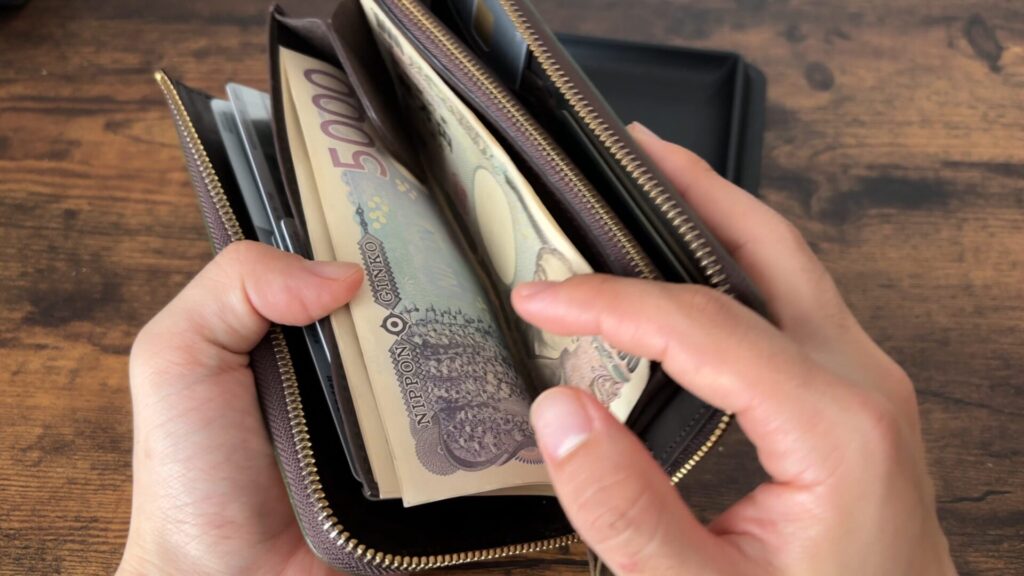 LジップウォレットNEの札の仕分け