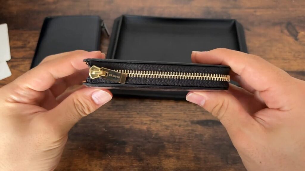 CRAFSTO(クラフスト)L字ファスナー財布の収納時の厚み