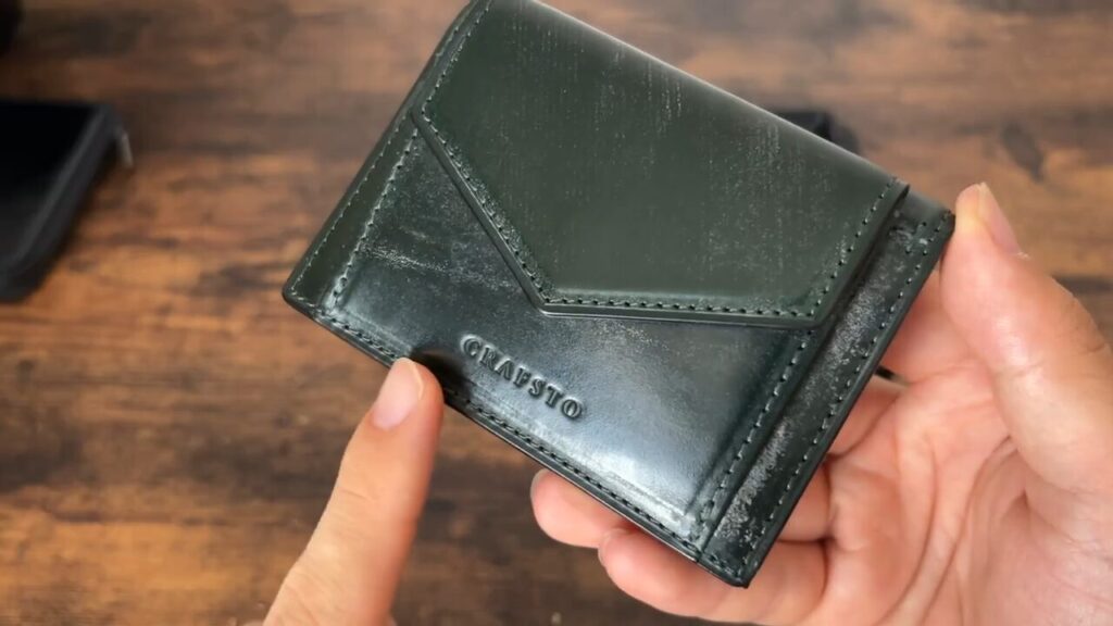 CRAFSTO(クラフスト)三つ折り財布 外観のロゴ