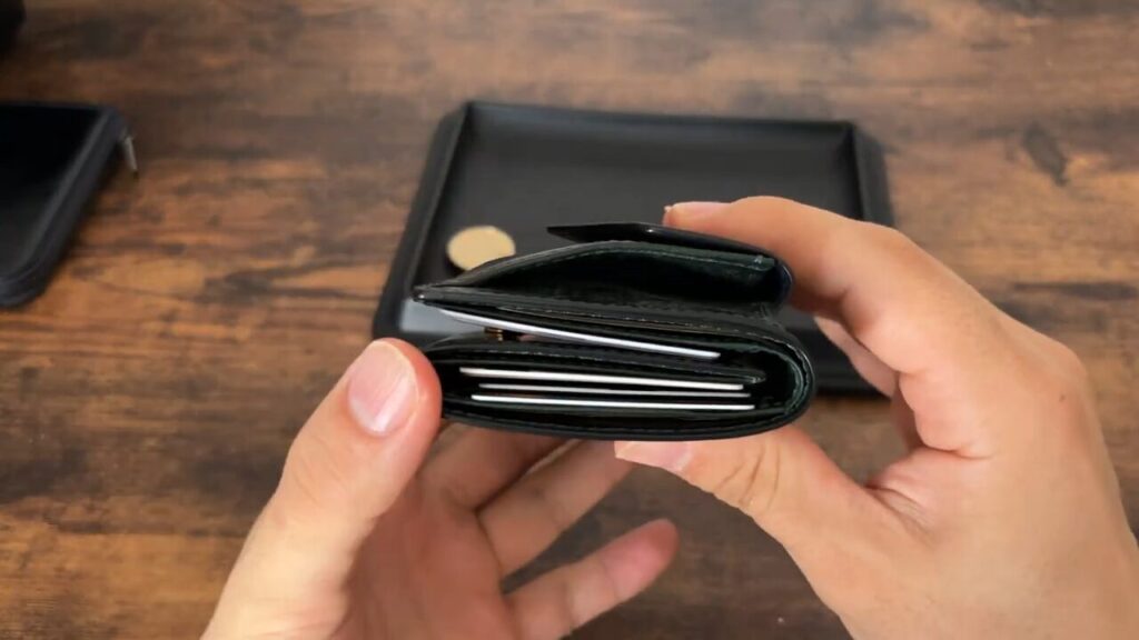 CRAFSTO(クラフスト)三つ折り財布の厚み