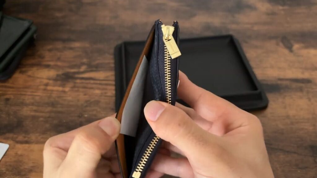 CRAFSTO(クラフスト)フラグメントケースの外側のフリーポケット