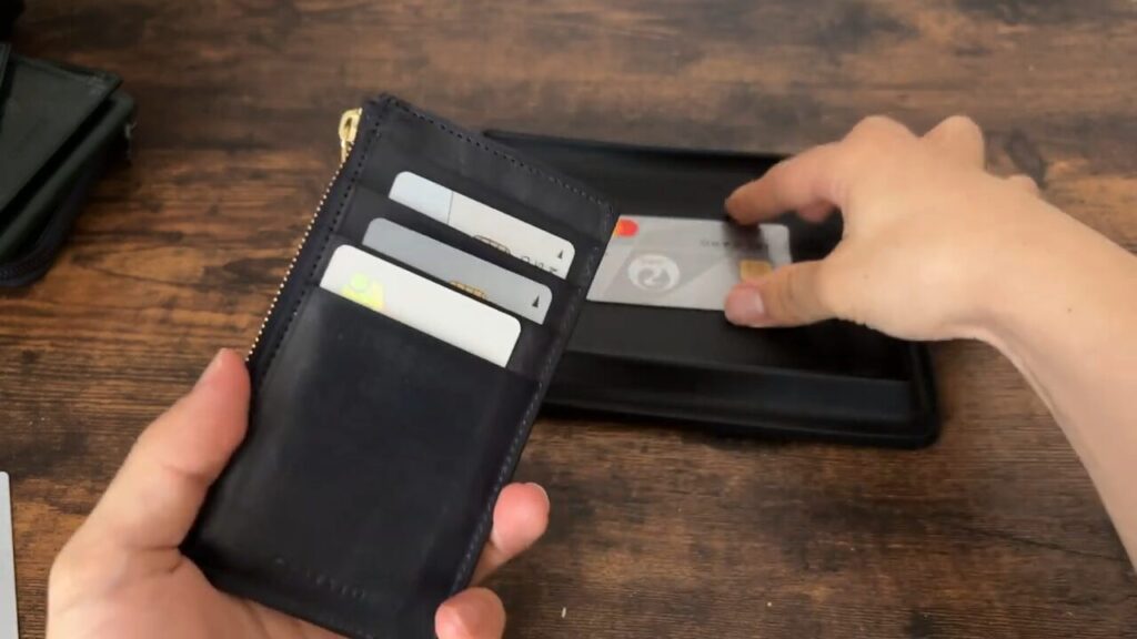 CRAFSTO(クラフスト)フラグメントケースのカードポケット