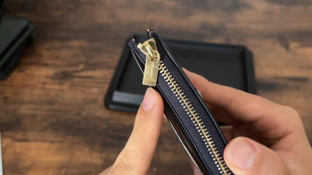 CRAFSTO(クラフスト)フラグメントケースのファスナーの引き手