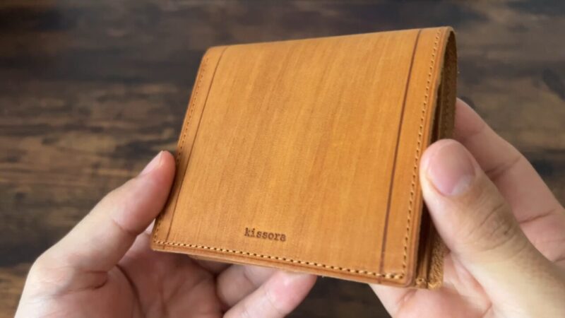 kissora(キソラ)サビアシリーズ二つ折り財布の外観
