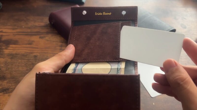 ミッレフォッリエ模倣品の手前カードポケット