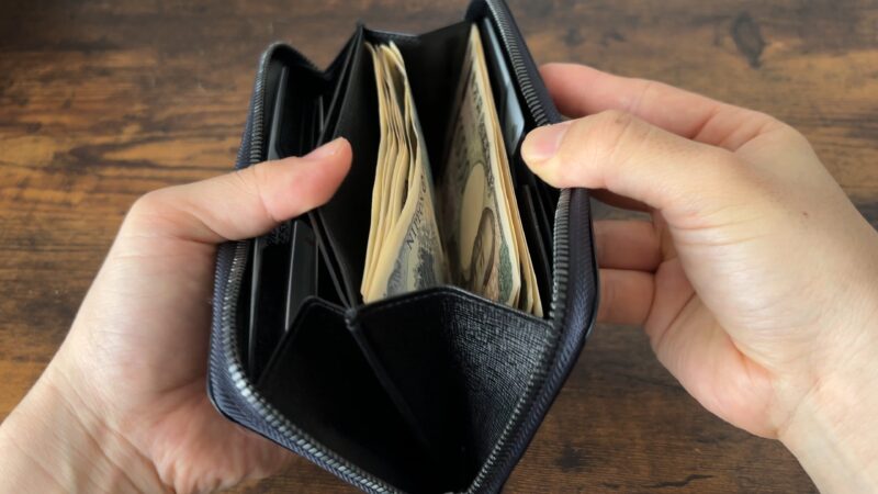 UNIQUEONラウンドファスナーの札入れ