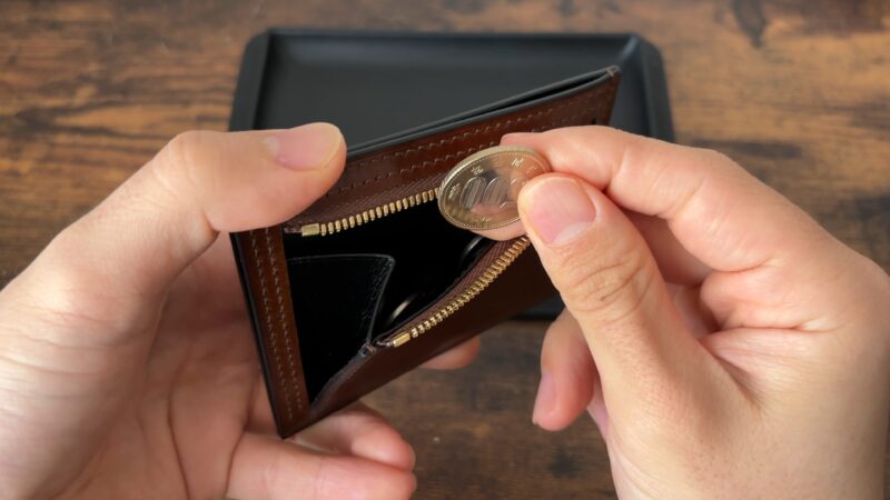 クレバレスコ　コンパクトマルチウォレットの小銭入れ