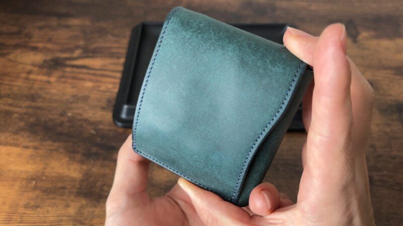 【池之端銀革店】ギャルソンスリムウォレットのプエブロレザーの質感