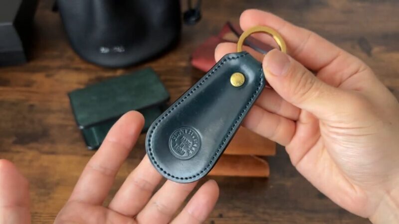 シェルコードバン靴ベラキーホルダーの外観