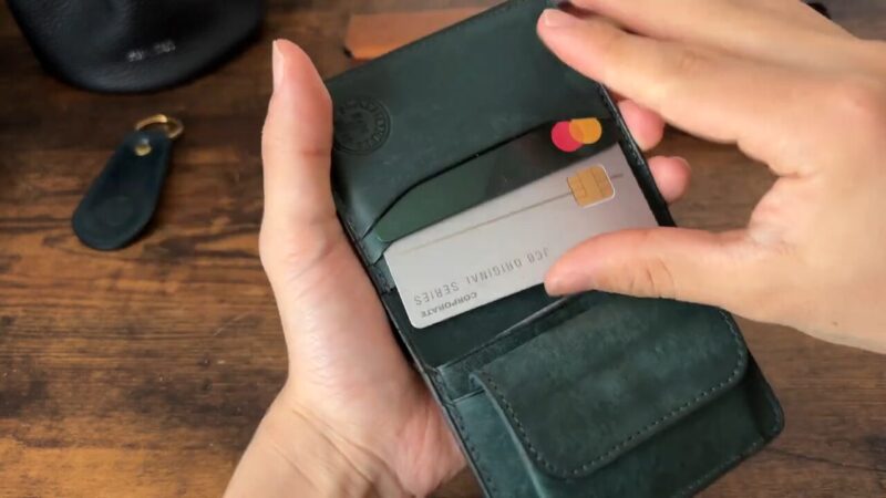 プエブロランドミニウォレットのカードポケット