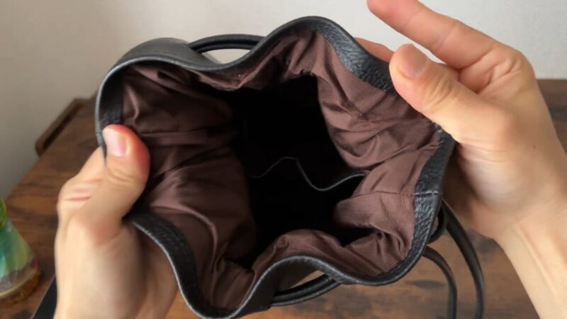 LIZARIE 巾着バッグの内装