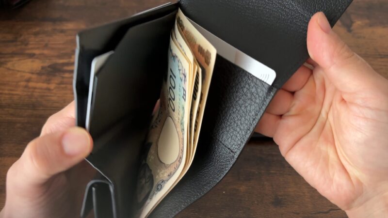 ETiAM(エティアム)Priorの札入れ