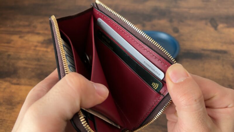 L字ジップハーフウォレットのカードポケット