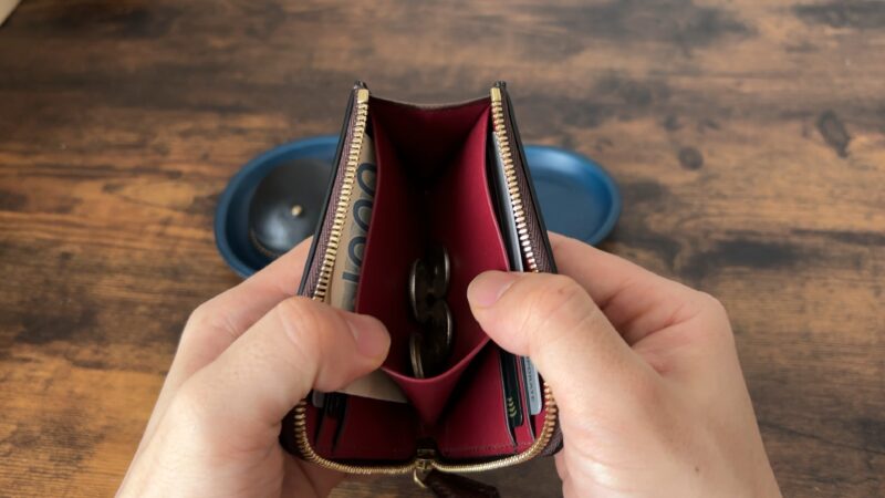 L字ジップハーフウォレットの小銭入れ