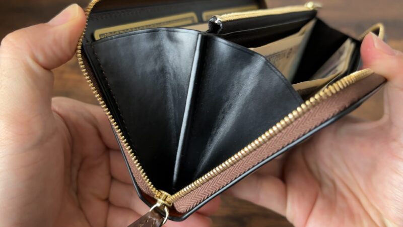 ラウンドジップ長財布の内装