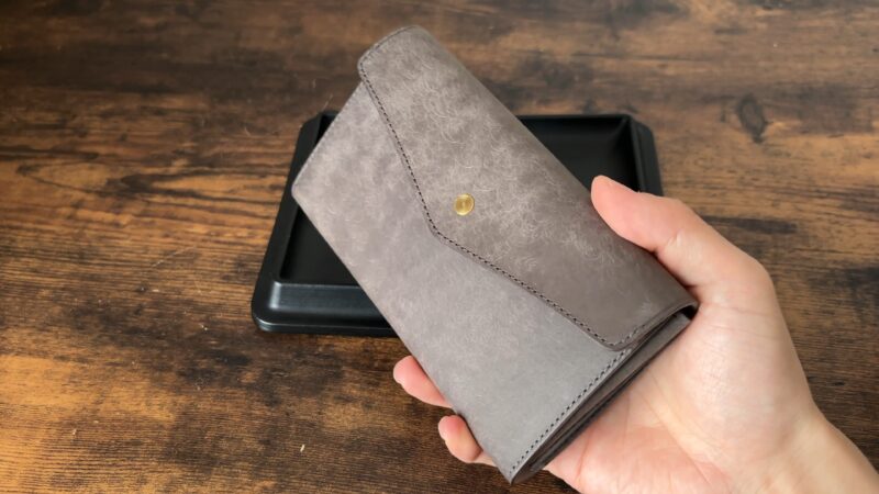 STUDIUM(ストゥディウム)のスタンドアップウォレットの外観